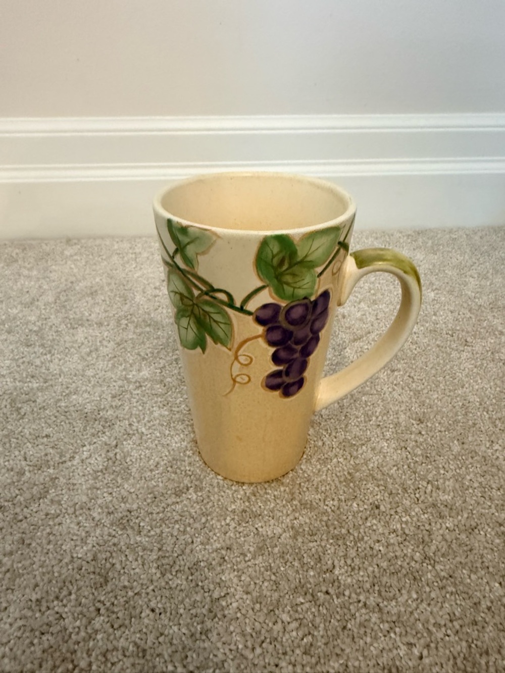 Mikasa Chablis grape Mug in Cream and Green